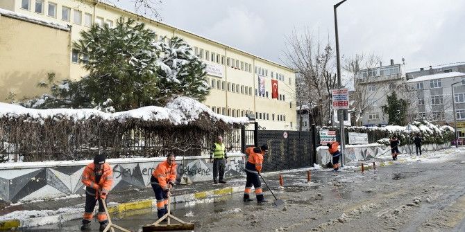 Maltepe’de Karla Mücadele Aralıksız Sürüyor