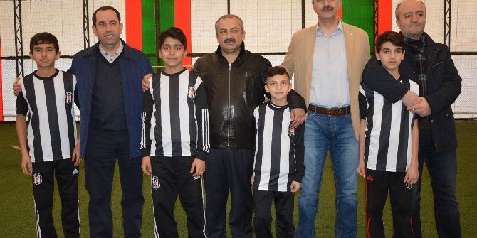 Düzce’den Diyarbakır’daki Beşiktaşlılara Forma Hediyesi