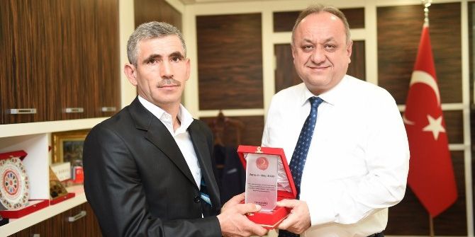 Temizlik İşleri Müdürlüğü’nde Yılın Personeli Satılmış Olgan Seçildi