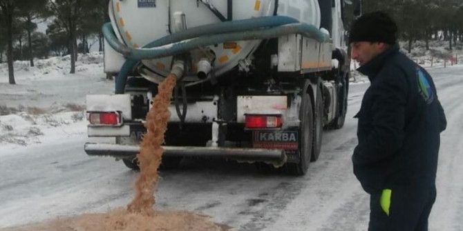 Balıkesir’de Karla Mücadele Aralıksız Sürüyor
