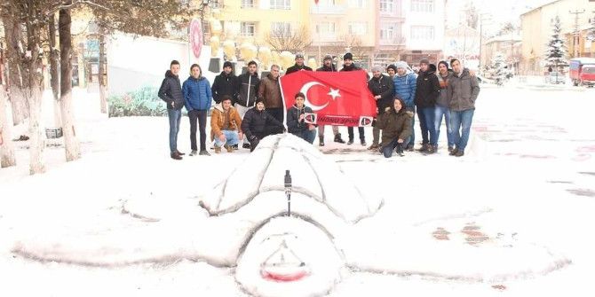 Maçın Ertelenmesinin Ardından Futbolcular Kar Etkinliği Düzenledi