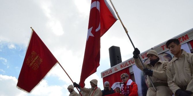 Bitlis’te Sarıkamış Şehitleri Anısına Yürüyüş Ve Bayraklı Gösteri Düzenlendi