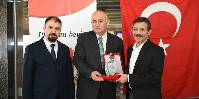 Kgc’nin Düzenlediği Başarı Gazeteciler Ödülleri Sahiplerini Buldu