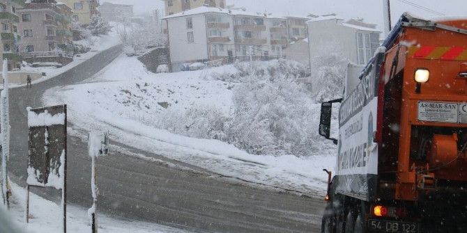 Serdivan Belediyesi Kar Mücadelesini Sürdürüyor