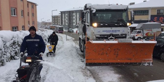 Adapazarı Belediyesi Kar Çalışmalarına Devam Ediyor