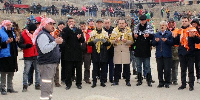 Denizli’de 33’üncü Deve Güreşleri Festivali