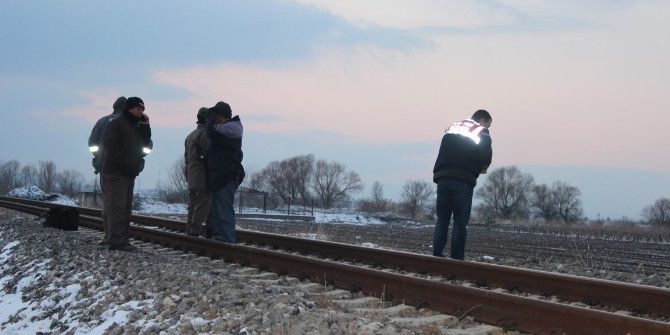 Demiryolu Kenarında Ceset Bulundu
