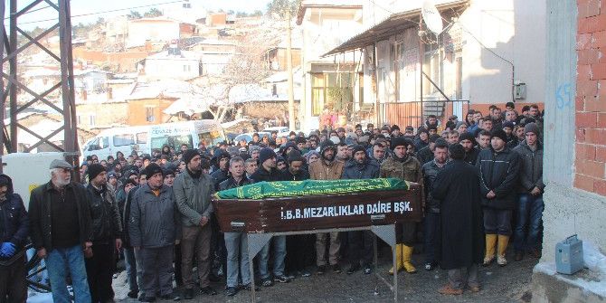 Maden Ocağındaki Kazada Ölen İşçi Toprağa Verildi