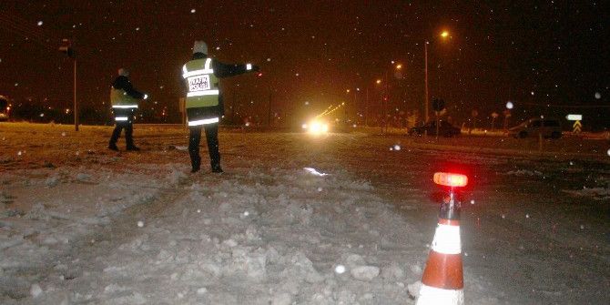 Sivas-kayseri Karayolu Trafiğe Kapandı