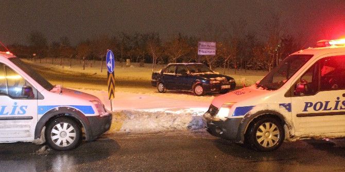 Dur İhtarına Uymayarak Ters Yönden Giden Sürücü Polisi Alarma Geçirdi