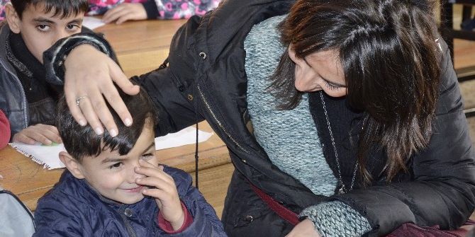 423 Suriyeli Öğrenciye Giysi Ve Ayakkabı Yardımı