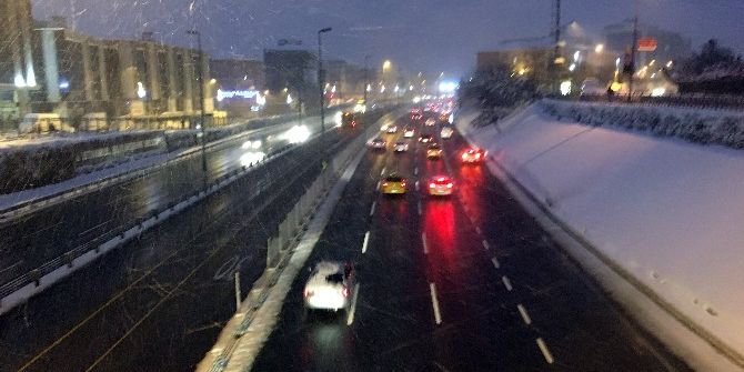 Buzlanma Nedeniyle Sürücüler Zor Anlar Yaşadı