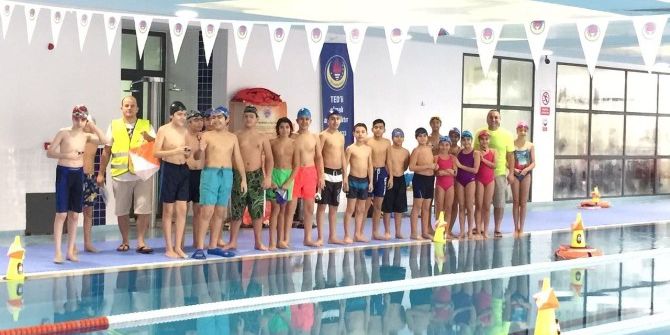 Adana’da Havuzda Oryantiring Yarışması