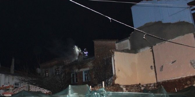 Ayvalık’ta Yangın Korkuttu