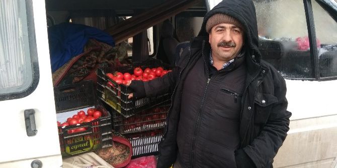 Hisarcık’ta Pazarcı Esnafı Soğuktan Tezgah Açamadı
