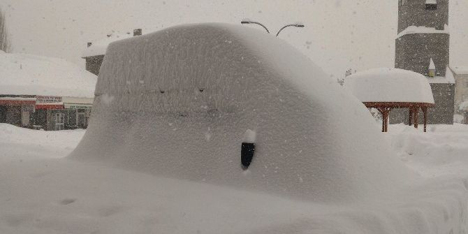 Tokat’ta Otomobiller Kar Altına Kaldı, 351 Köy Yolu Ulaşıma Kapandı