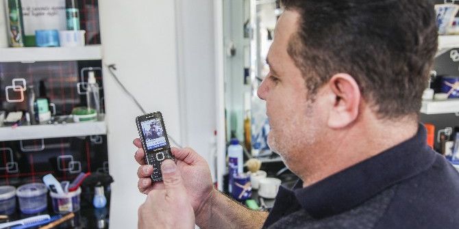 Konuşma Ve İşitme Engelli Berber, Görüntülü Aramayla Randevu Veriyor