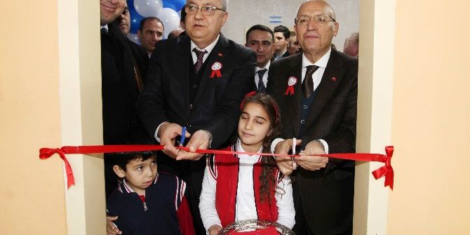 Yenimahalle Belediyesi’nden İlkokula Kütüphane