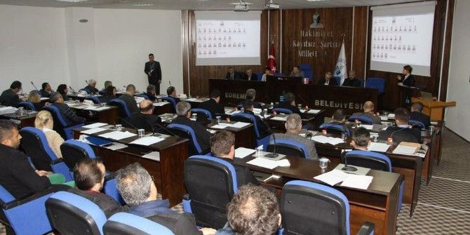 Edremit’te Hizmet Tartışması Kızıştı