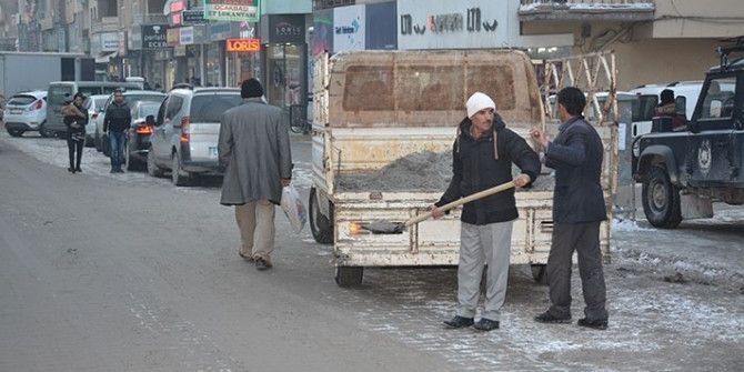 Hakkari’de Yol Tuzlama Çalışması