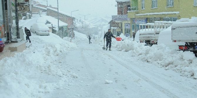 Çelikhan’da 17 Köy Yolu Ulaşıma Kapandı
