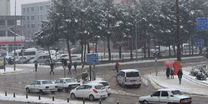 Kar Yağışı Hayatı Olumsuz Etkiliyor