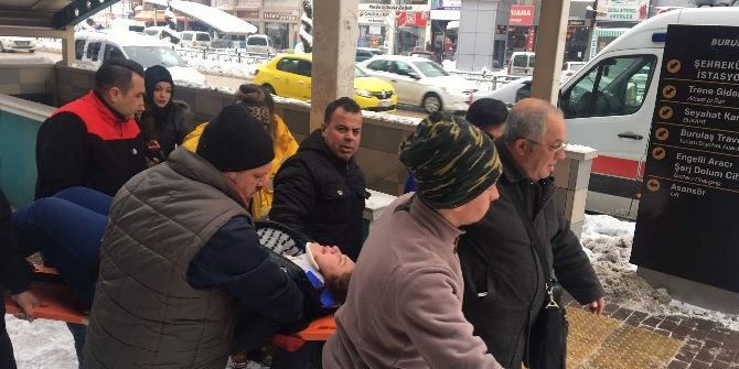 Bursa’da Buzda Düşen Genç Kız Hastanelik Oldu