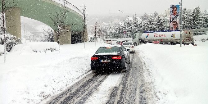 Beykoz Riva Yolunda Araçlar Mahsur Kaldı