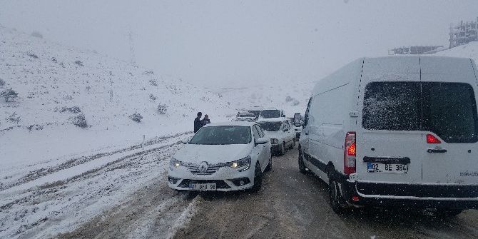 Besni İlçesinde Kar Yağışı Hayatı Olumsuz Etkiledi