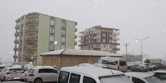Kahta İlçesine Yılın İlk Karı Düştü