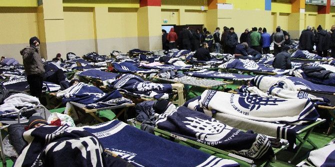 Evsizler, Kapalı Spor Salonunda Ağırlanıyor