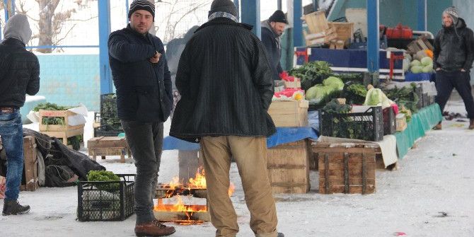 Pazar Esnafı Soğuğa Direniyor