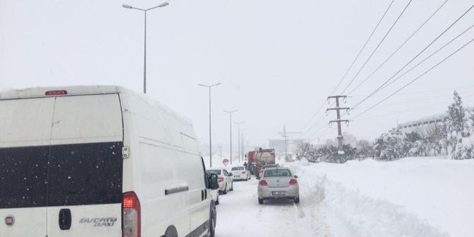 Karacabey-Bandırma Yolu Trafiğe Kapandı