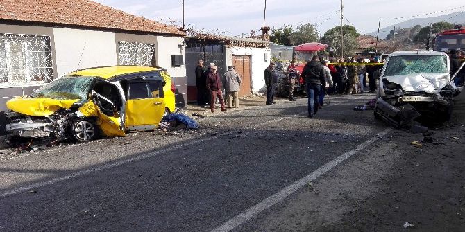 Koçarlı-söke Yolunda Feci Kaza; 2 Ölü 4 Yaralı