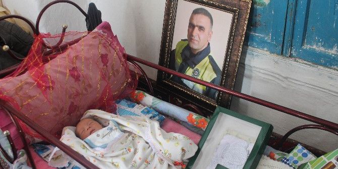 Üç Günlük Bebeğe Şehit Polis “Fethi Sekin”in Adı Verildi