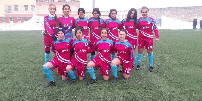 Siirt Kadınlar Futbol Takımı Deplasmanda 3 Puan Aldı