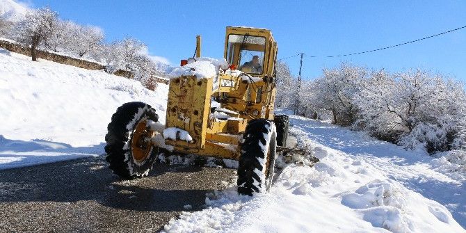 Erzincan’da 144 Köy Yolu Ulaşıma Kapandı