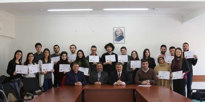 Saü’de Başarı Gösteren Öğrencilere Sertifika Verildi