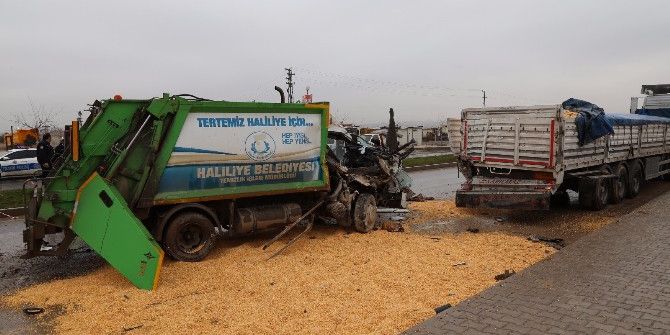 Çöp Kamyonu İle Park Halindeki Tırın Karıştığı Kazada Temizlik İşçisinin Kolu Koptu
