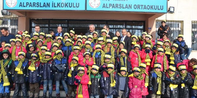 İstanbul’dan Hasköy’e Giyim Yardımı