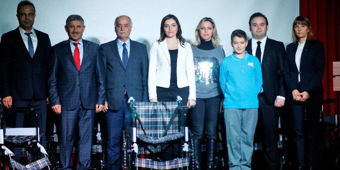 Öğrenciler 11 Engelli Vatandaşa Tekerlekli Sandalye Aldı