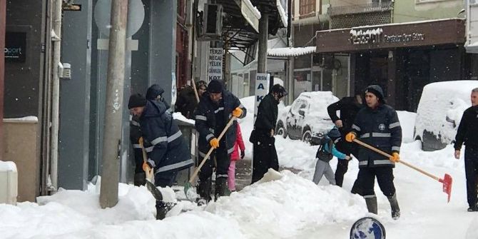 Biga Belediyesi Karla Mücadele Çalışmalarını Sürdürüyor