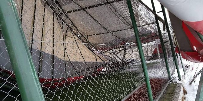 Reşadiye’de Halı Sahanın Çatısı Çöktü