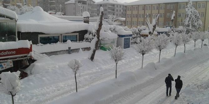 Kaynarca İlçesinde Kar Kalınlığı 1 Metreye Ulaştı