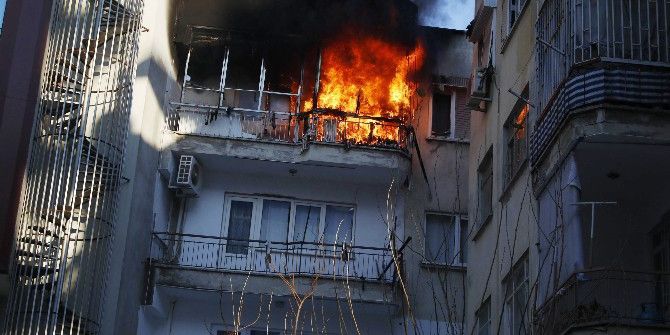 Antalya’da Korkutan Ev Yangını
