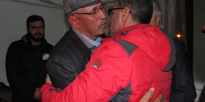 Kahraman Astsubayın Babasından Şehit Sekin’in Kardeşine: "Niye Ağlıyorsun, Bu Çocuklar Büyük Bir Şeref Verdi Bize"