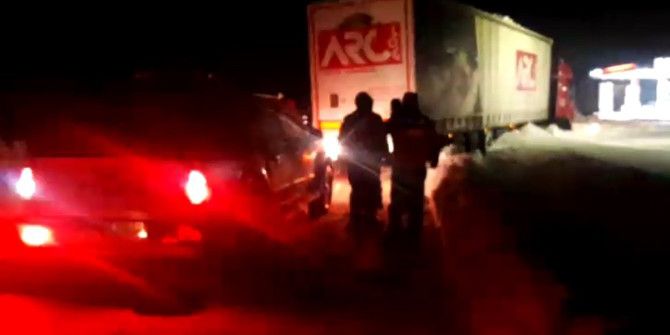 Kayan Tır Bursa-Bandırma Karayolunu Ulaşıma Kapattı