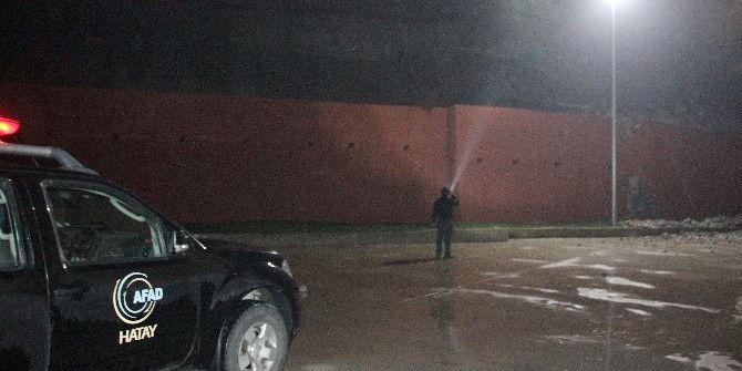 Aşırı Yağmurdan Okul Bahçe Duvarında Kayma Meydana Geldi