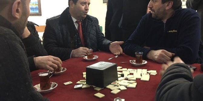 Maltepe Belediye Başkanı Karda Kalan Araçları İtti