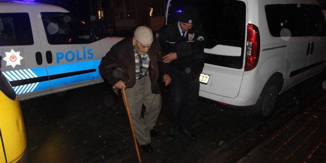 Polis Bu Defa Karakola Değil, Camiye Götürdü